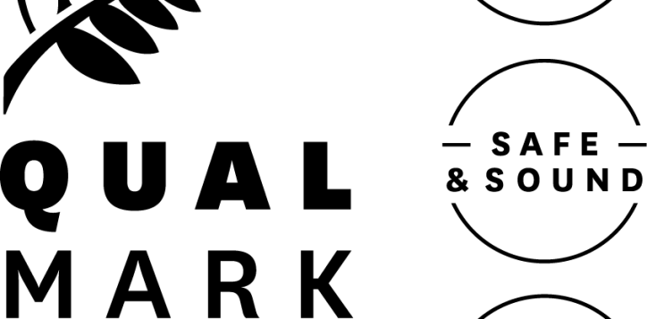 stacked-qualmark-5-star-gold-sustainable-tourism-business-award-logo-2